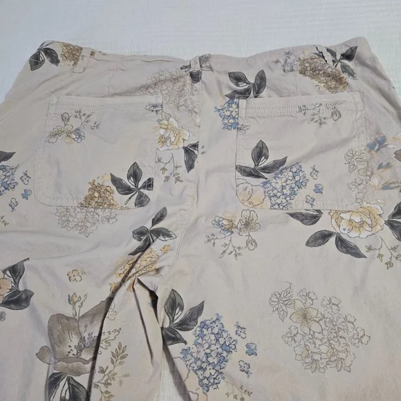Women's Democracy "Flex"-ellent Beige Floral Crop Pants Size 12 - Picture 13 of 14